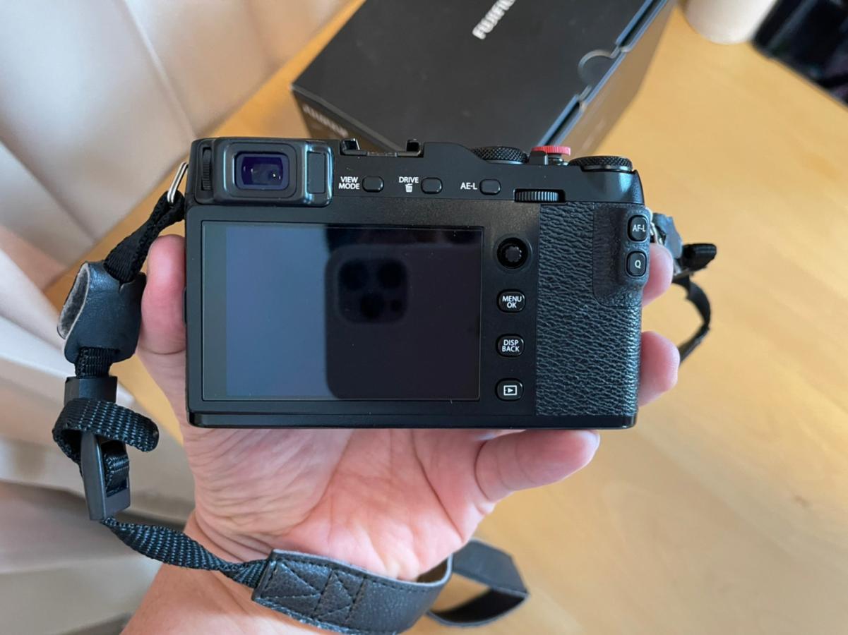 กล้อง Fuji XE3 เลนส์ Fuji XF 10-24mm F4 มือสองสภาพดีครับ